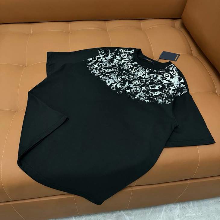 Picture of Louis Vuitton T Shirts Short _SKULVS-XLzztr127179
